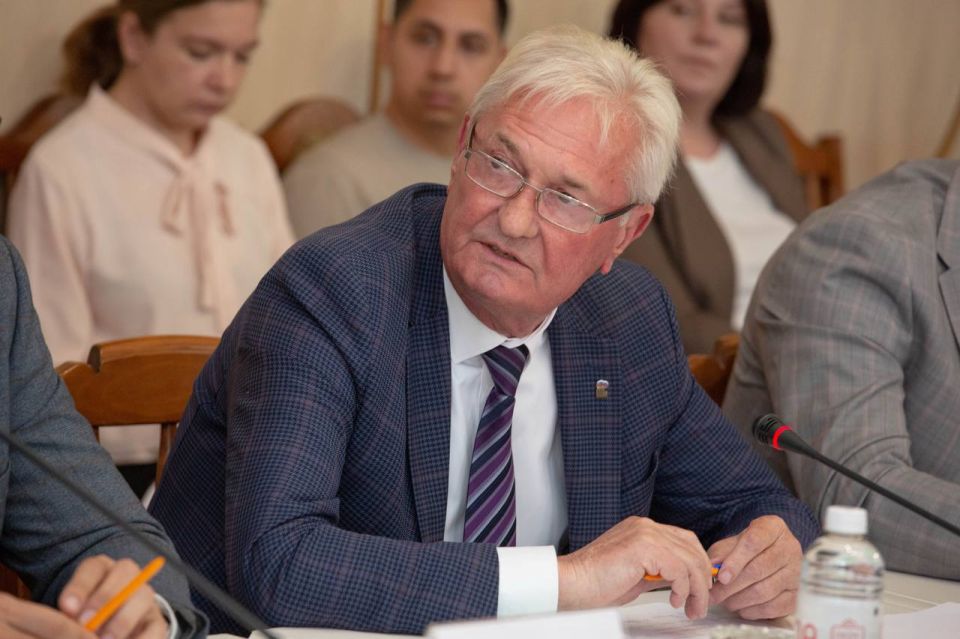 В Госсовете Крыма обсудили итоги социально-экономического развития Республики Крым за 2025 год и текущий период 2026 года В Госсовете Крыма обсудили итоги социально-экономического развития Республики Крым за 2025 год и текущий период 2026 года
