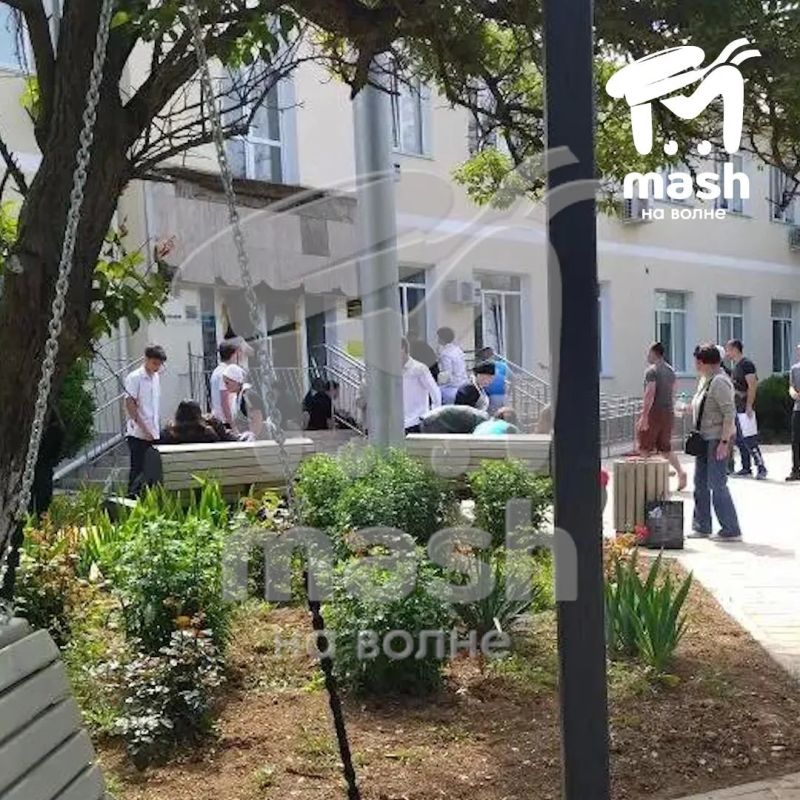 В севастопольской школе №13 обрушился балкон, пострадали дети В севастопольской школе №13 обрушился балкон, пострадали дети