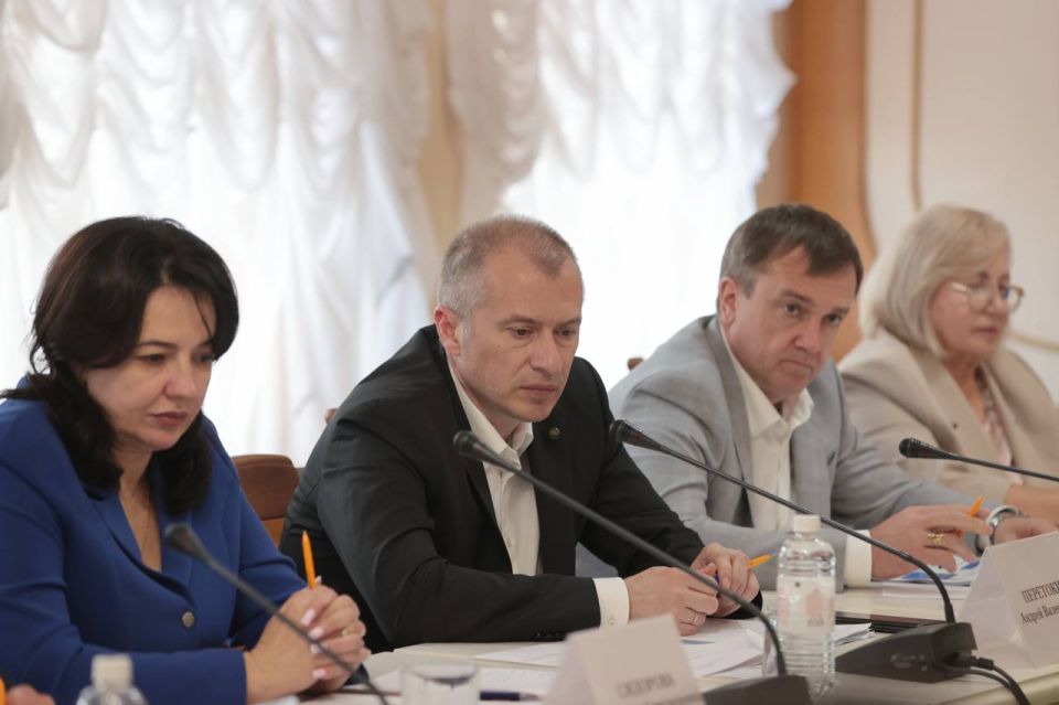 В Госсовете Крыма обсудили итоги социально-экономического развития Республики Крым за 2025 год и текущий период 2026 года В Госсовете Крыма обсудили итоги социально-экономического развития Республики Крым за 2025 год и текущий период 2026 года