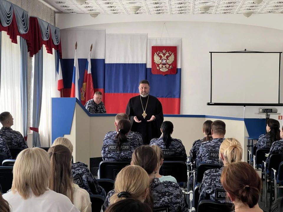 Росгвардейцы стали участниками встречи с представителем духовенства Симферопольской и Крымской епархии