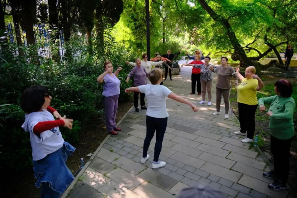 Для ялтинцев от 60 лет возобновились бесплатные тренировки на свежем воздухе Для ялтинцев от 60 лет возобновились бесплатные тренировки на свежем воздухе