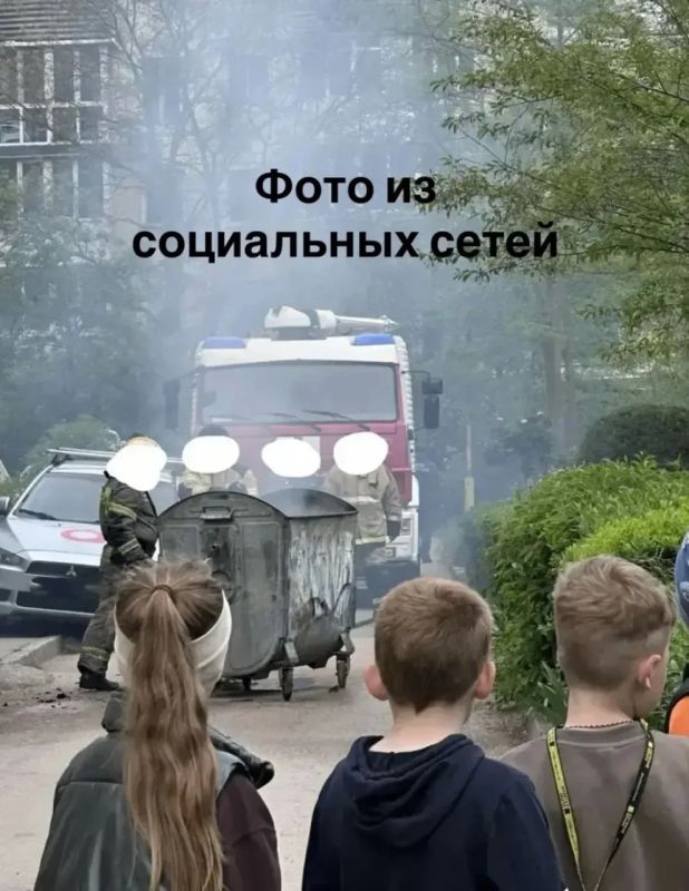 В Евпатории автомобиль перегородил проезд спасателям