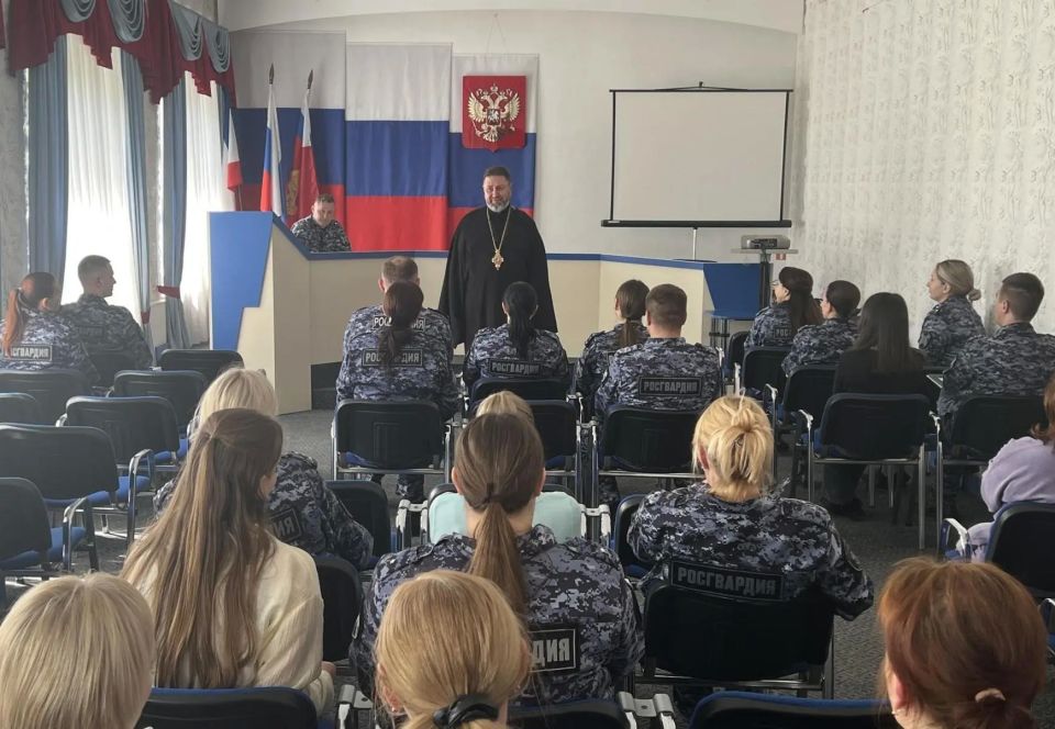 Росгвардейцы стали участниками встречи с представителем духовенства Симферопольской и Крымской епархии Росгвардейцы стали участниками встречи с представителем духовенства Симферопольской и Крымской епархии