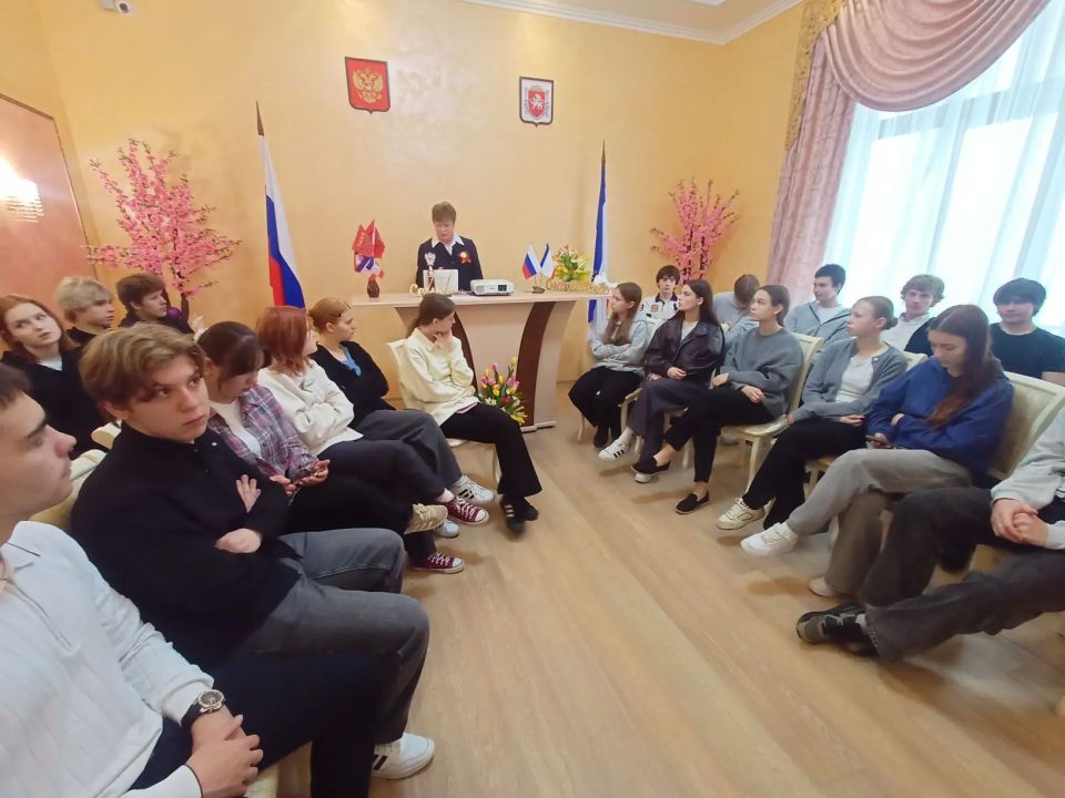 В течение мая отделы ЗАГС Республики Крым активно работают над правовым просвещением и патриотическим воспитанием детей и молодежи