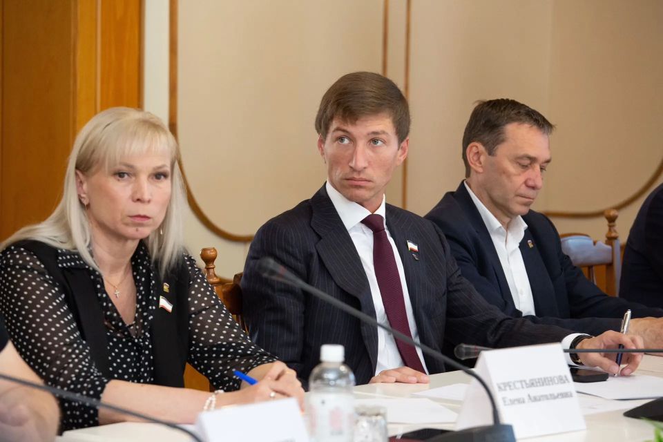 Иван Манучаров: На сегодняшнем заседании экономического совета под председательством Владимира Константинова обсудили итоги социально-экономического развития Крыма за 2025 год и первый квартал 2026 года Иван Манучаров: На сегодняшнем заседании экономического совета под председательством Владимира Константинова обсудили итоги социально-экономического развития Крыма за 2025 год и первый квартал 2026 года