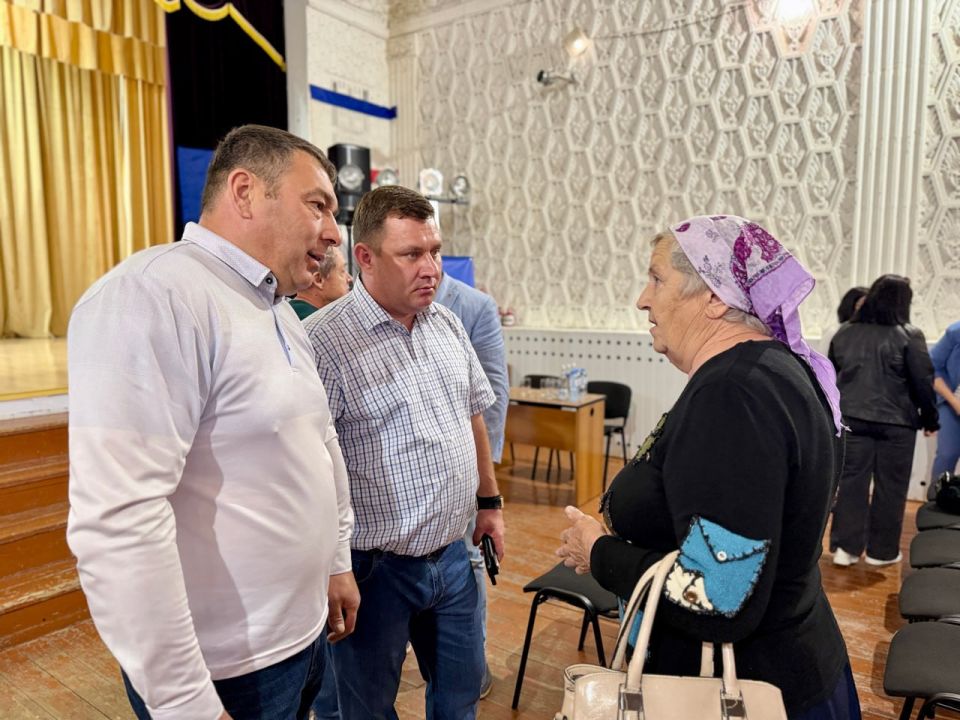 Юрий Нестеренко: Работая сегодня в Симферопольском районе, осмотрел ранее восстановленный памятный знак в честь воинов-односельчан и могилу советского лётчика В.Н. Бессонова в Скворцово, работы по восстановлению памятника... Юрий Нестеренко: Работая сегодня в Симферопольском районе, осмотрел ранее восстановленный памятный знак в честь воинов-односельчан и могилу советского лётчика В.Н. Бессонова в Скворцово, работы по восстановлению памятника...