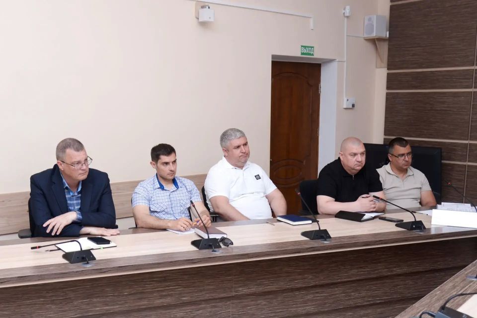 Первый заместитель главы администрации Евпатории Антон Новиков провёл еженедельное совещание с руководителями ресурсоснабжающих, коммунальных предприятий и управляющих компаний Первый заместитель главы администрации Евпатории Антон Новиков провёл еженедельное совещание с руководителями ресурсоснабжающих, коммунальных предприятий и управляющих компаний