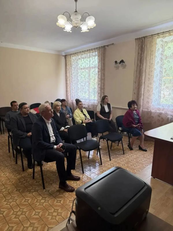 Глава администрации Анжелика Ястребова совместно с депутатом Госсовета Василием Рогатиным посетили Скалистовское поселение, где провели встречу с местным активом и депутатами Глава администрации Анжелика Ястребова совместно с депутатом Госсовета Василием Рогатиным посетили Скалистовское поселение, где провели встречу с местным активом и депутатами