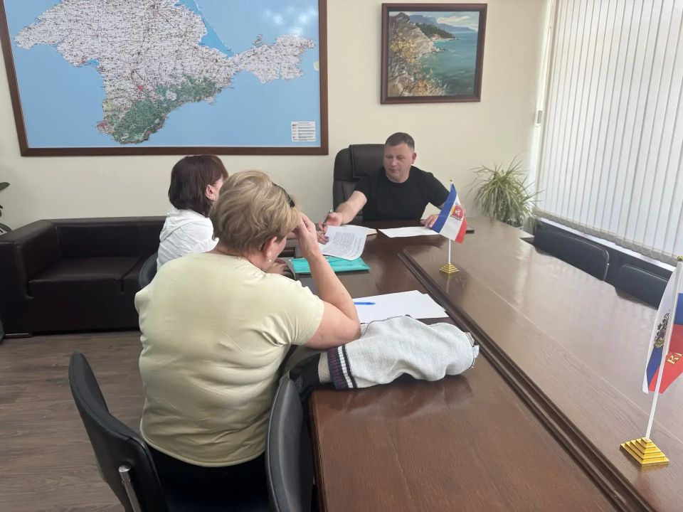 Глава Администрации Ленинского района Игорь Крутьков провел личный прием граждан Глава Администрации Ленинского района Игорь Крутьков провел личный прием граждан