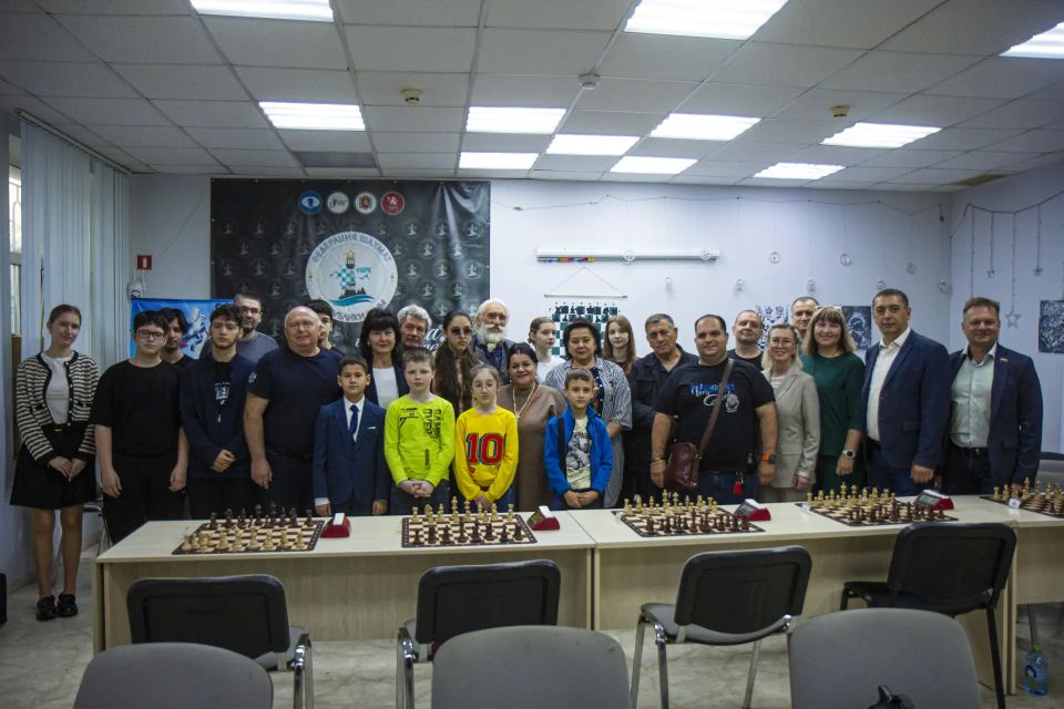 В Симферополе состоялся межнациональный шахматный турнир