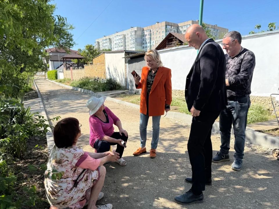 Янина Павленко: Итак, Керчь! Многочисленные встречи с сотрудниками предприятий и учреждений образования, осмотр объектов благоустройства, а также работа по обращениям граждан с выездом на место и погружением в проблематику Янина Павленко: Итак, Керчь! Многочисленные встречи с сотрудниками предприятий и учреждений образования, осмотр объектов благоустройства, а также работа по обращениям граждан с выездом на место и погружением в проблематику