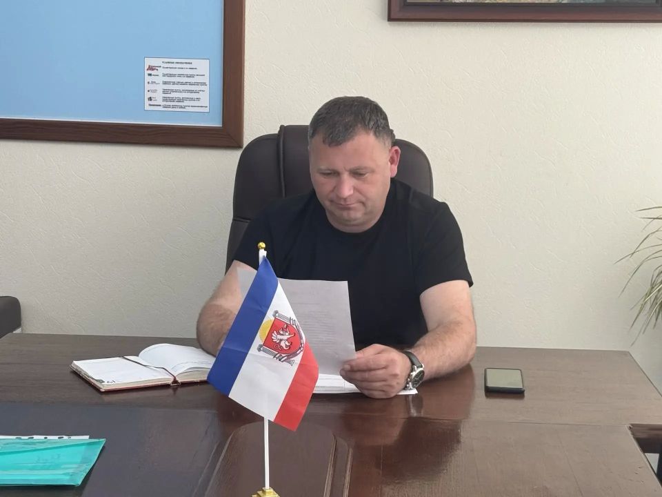 Глава Администрации Ленинского района Игорь Крутьков провел личный прием граждан Глава Администрации Ленинского района Игорь Крутьков провел личный прием граждан