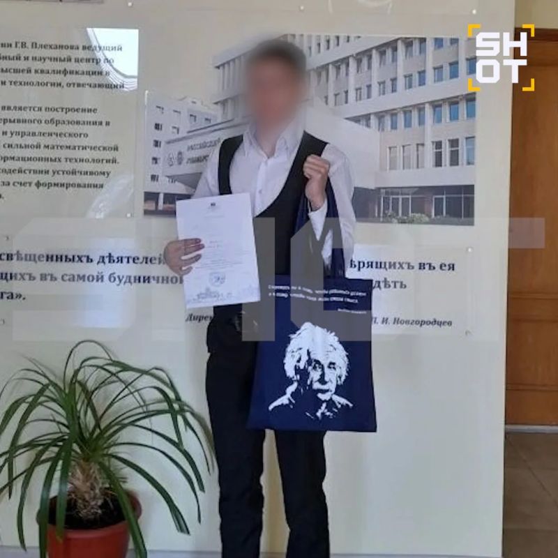 Редкую травму диагностировали выпускнику, который вчера рухнул вместе с балконом севастопольской школы Редкую травму диагностировали выпускнику, который вчера рухнул вместе с балконом севастопольской школы