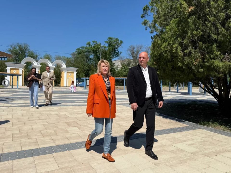 Янина Павленко: Итак, Керчь! Многочисленные встречи с сотрудниками предприятий и учреждений образования, осмотр объектов благоустройства, а также работа по обращениям граждан с выездом на место и погружением в проблематику Янина Павленко: Итак, Керчь! Многочисленные встречи с сотрудниками предприятий и учреждений образования, осмотр объектов благоустройства, а также работа по обращениям граждан с выездом на место и погружением в проблематику