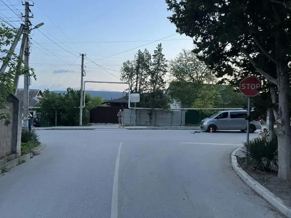 Госавтоинспекция Севастополя работает на месте ДТП с пострадавшим 10-летним водителем самоката Госавтоинспекция Севастополя работает на месте ДТП с пострадавшим 10-летним водителем самоката