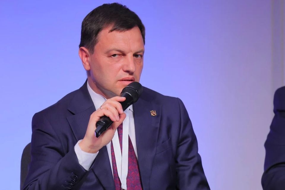 В рамках панельной сессии «Цифровые решения поддержки языков народов России» приняла участие заместитель начальника отдела поддержки языков Дома народов России Анна Творожникова В рамках панельной сессии «Цифровые решения поддержки языков народов России» приняла участие заместитель начальника отдела поддержки языков Дома народов России Анна Творожникова