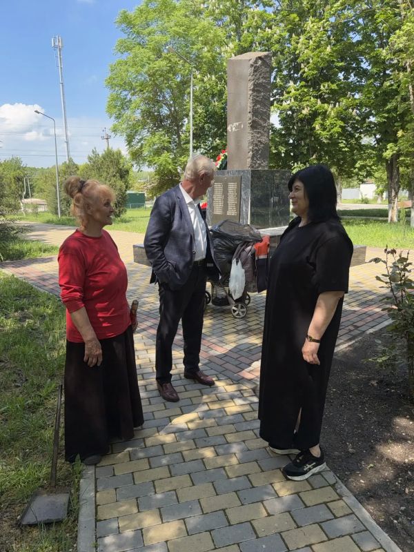 Глава администрации Анжелика Ястребова совместно с депутатом Государственного Совета Василием Рогатиным провели рабочий объезд территории Скалистовского поселения Глава администрации Анжелика Ястребова совместно с депутатом Государственного Совета Василием Рогатиным провели рабочий объезд территории Скалистовского поселения