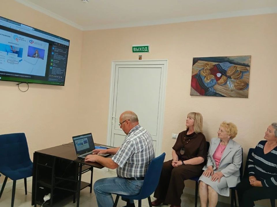 В Крыму будут внедряться новые методики обучения старшего поколения основам цифровой грамотности В Крыму будут внедряться новые методики обучения старшего поколения основам цифровой грамотности