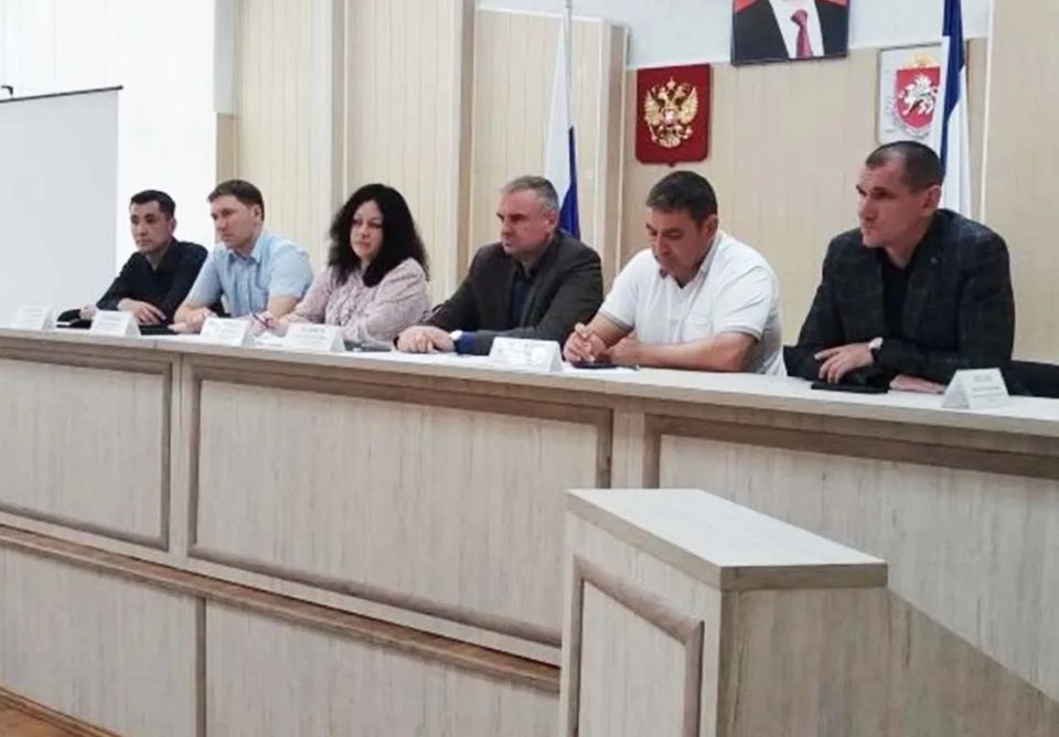 В администрации Симферопольского района 21 мая 2026 года состоялось рабочее совещание с председателями садоводческих товариществ, размещенных на территории массива «Живописное» Трудовского сельского поселения
