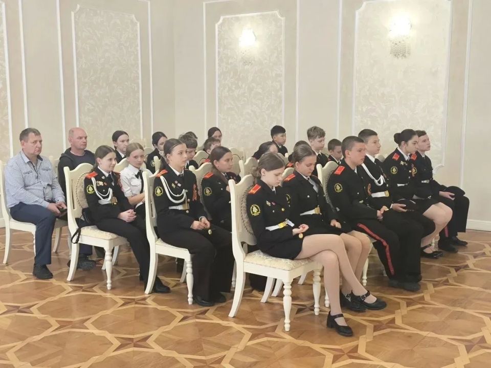 Отделами ЗАГС города Симферополя в значимые дни также был организован День открытых дверей для учащихся кадетского корпуса МБОУ СОШ № 7 имени А.В.Мокроусова, посвященный Международному Дню семьи и новому празднику в... Отделами ЗАГС города Симферополя в значимые дни также был организован День открытых дверей для учащихся кадетского корпуса МБОУ СОШ № 7 имени А.В.Мокроусова, посвященный Международному Дню семьи и новому празднику в...