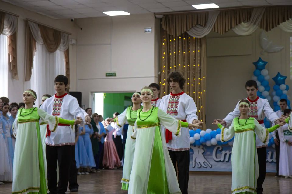 21 мая в крымской столице прошёл традиционный фестиваль-конкурс «Крымский вальс», объединивший выпускников общеобразовательных учреждений города 21 мая в крымской столице прошёл традиционный фестиваль-конкурс «Крымский вальс», объединивший выпускников общеобразовательных учреждений города