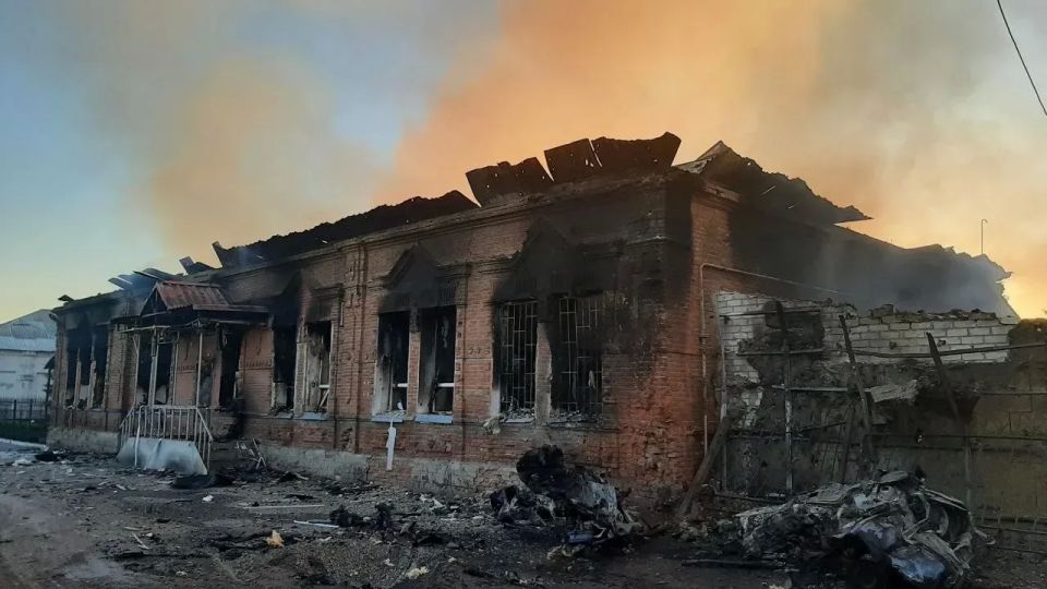 Удар по беззащитным детям: ночью ВСУ атаковали учебный корпус и общежитие в ЛНР Удар по беззащитным детям: ночью ВСУ атаковали учебный корпус и общежитие в ЛНР