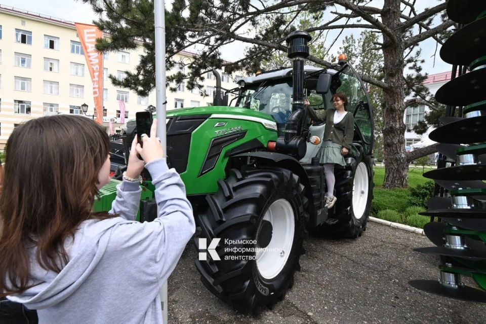 В поселке Аграрное проходит «День поля – 2026» В поселке Аграрное проходит «День поля – 2026»