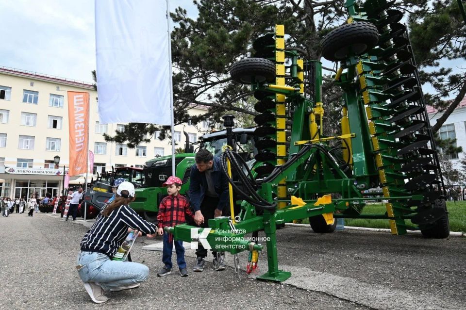 В поселке Аграрное проходит «День поля – 2026» В поселке Аграрное проходит «День поля – 2026»