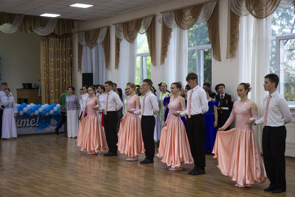 21 мая в крымской столице прошёл традиционный фестиваль-конкурс «Крымский вальс», объединивший выпускников общеобразовательных учреждений города 21 мая в крымской столице прошёл традиционный фестиваль-конкурс «Крымский вальс», объединивший выпускников общеобразовательных учреждений города