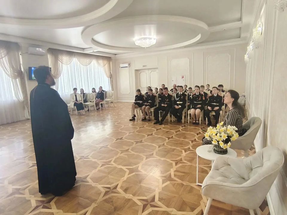 Отделами ЗАГС города Симферополя в значимые дни также был организован День открытых дверей для учащихся кадетского корпуса МБОУ СОШ № 7 имени А.В.Мокроусова, посвященный Международному Дню семьи и новому празднику в... Отделами ЗАГС города Симферополя в значимые дни также был организован День открытых дверей для учащихся кадетского корпуса МБОУ СОШ № 7 имени А.В.Мокроусова, посвященный Международному Дню семьи и новому празднику в...