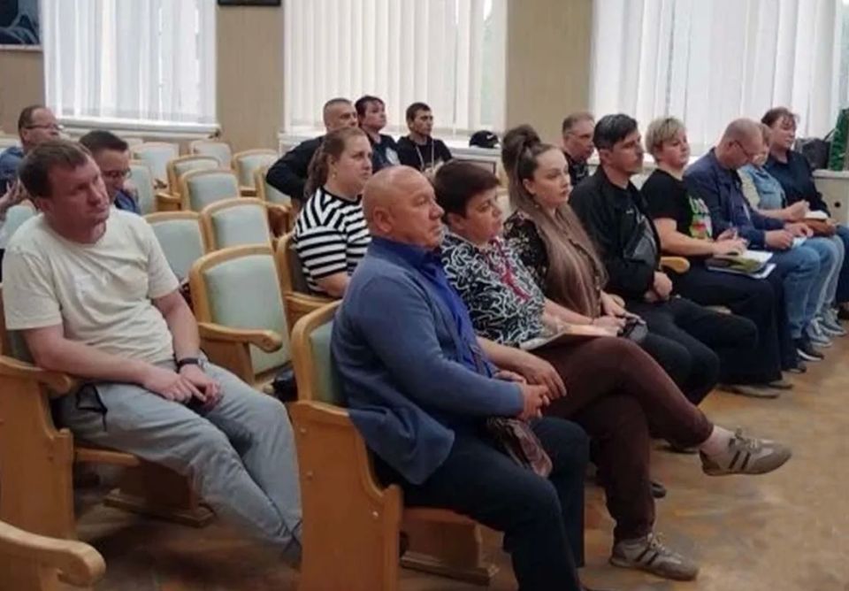 В администрации Симферопольского района 21 мая 2026 года состоялось рабочее совещание с председателями садоводческих товариществ, размещенных на территории массива «Живописное» Трудовского сельского поселения В администрации Симферопольского района 21 мая 2026 года состоялось рабочее совещание с председателями садоводческих товариществ, размещенных на территории массива «Живописное» Трудовского сельского поселения