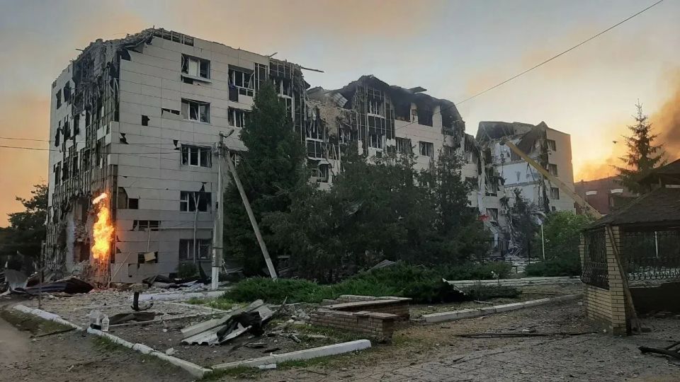 Удар по беззащитным детям: ночью ВСУ атаковали учебный корпус и общежитие в ЛНР Удар по беззащитным детям: ночью ВСУ атаковали учебный корпус и общежитие в ЛНР