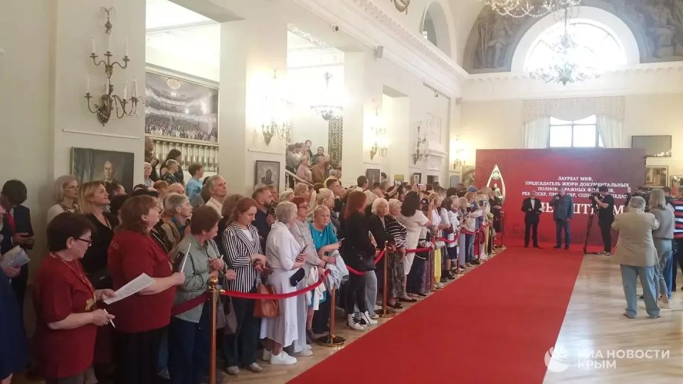 Гости из Германии и США прибыли в Севастополь на открытие кинофорума "Золотой витязь" Гости из Германии и США прибыли в Севастополь на открытие кинофорума "Золотой витязь"