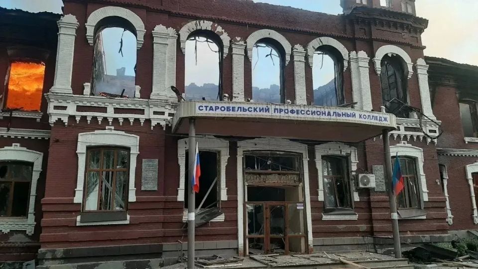 Удар по беззащитным детям: ночью ВСУ атаковали учебный корпус и общежитие в ЛНР Удар по беззащитным детям: ночью ВСУ атаковали учебный корпус и общежитие в ЛНР