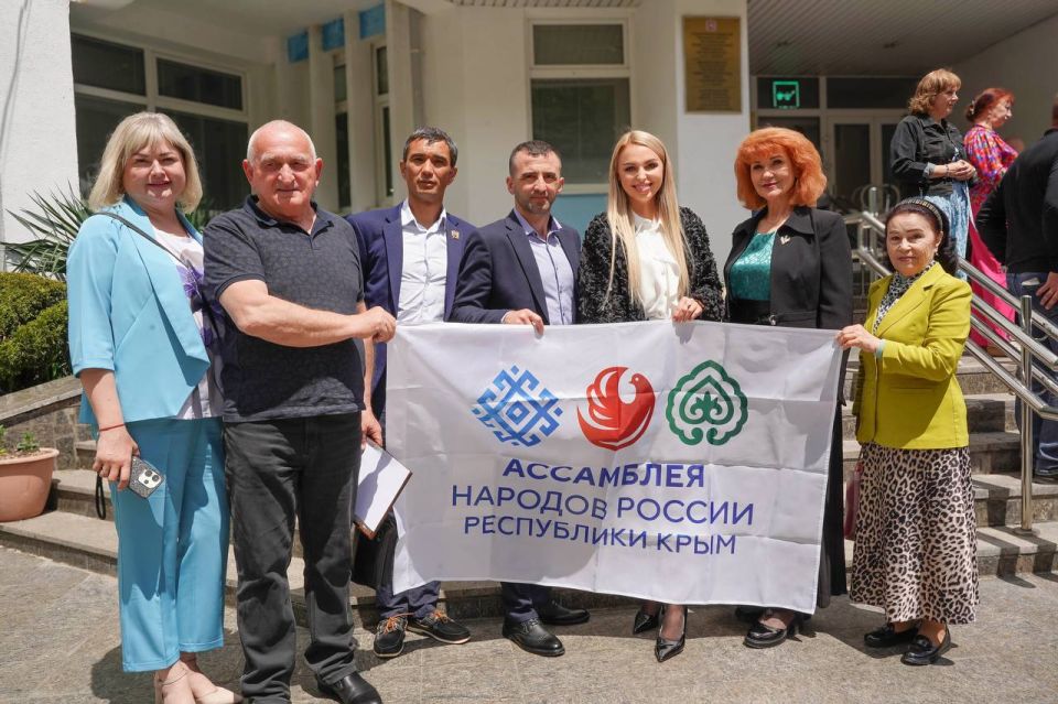 Анастасия Гридчина: Сегодня в библиотеке имени И. Я. Франко состоялось рабочее совещание Крымского регионального отделения «Ассамблеи народов России» под председательством Сергея Цекова Анастасия Гридчина: Сегодня в библиотеке имени И. Я. Франко состоялось рабочее совещание Крымского регионального отделения «Ассамблеи народов России» под председательством Сергея Цекова