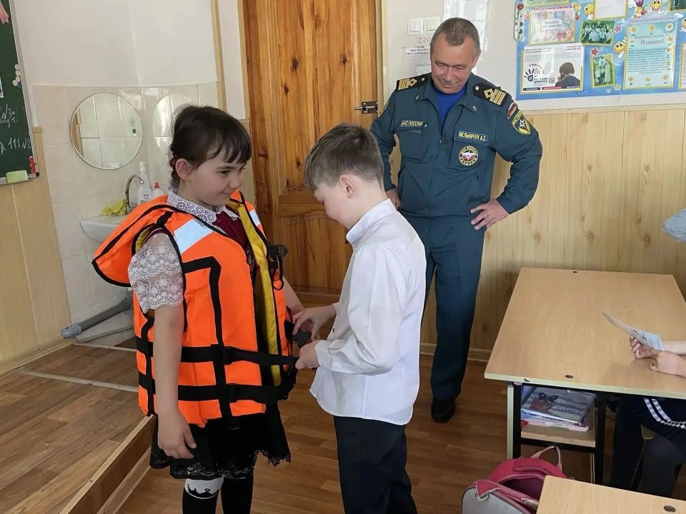 Открытые уроки по безопасности на водных объектах в школах Крыма Открытые уроки по безопасности на водных объектах в школах Крыма