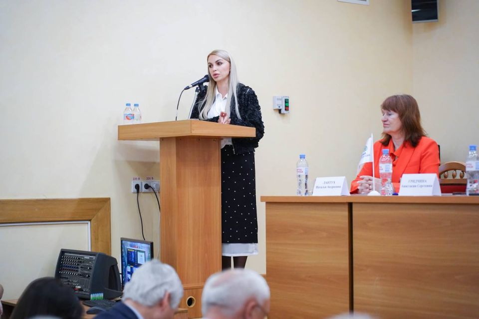 Анастасия Гридчина: Сегодня в библиотеке имени И. Я. Франко состоялось рабочее совещание Крымского регионального отделения «Ассамблеи народов России» под председательством Сергея Цекова Анастасия Гридчина: Сегодня в библиотеке имени И. Я. Франко состоялось рабочее совещание Крымского регионального отделения «Ассамблеи народов России» под председательством Сергея Цекова