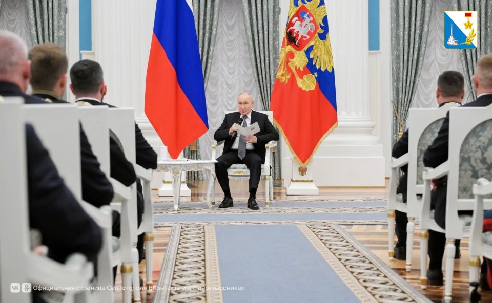 Владимир Путин встретился с выпускниками программы «Время героев» Владимир Путин встретился с выпускниками программы «Время героев»
