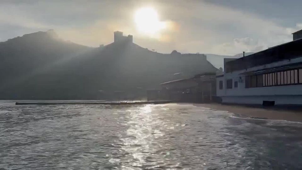 Крымское побережье за несколько дней до лета