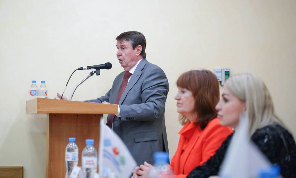 Анастасия Гридчина: Сегодня в библиотеке имени И. Я. Франко состоялось рабочее совещание Крымского регионального отделения «Ассамблеи народов России» под председательством Сергея Цекова Анастасия Гридчина: Сегодня в библиотеке имени И. Я. Франко состоялось рабочее совещание Крымского регионального отделения «Ассамблеи народов России» под председательством Сергея Цекова