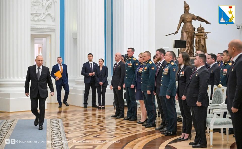Владимир Путин встретился с выпускниками программы «Время героев»