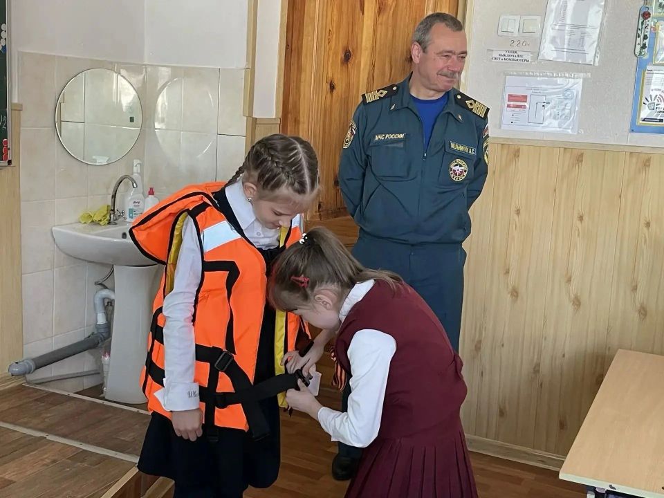 Открытые уроки по безопасности на водных объектах в школах Крыма Открытые уроки по безопасности на водных объектах в школах Крыма