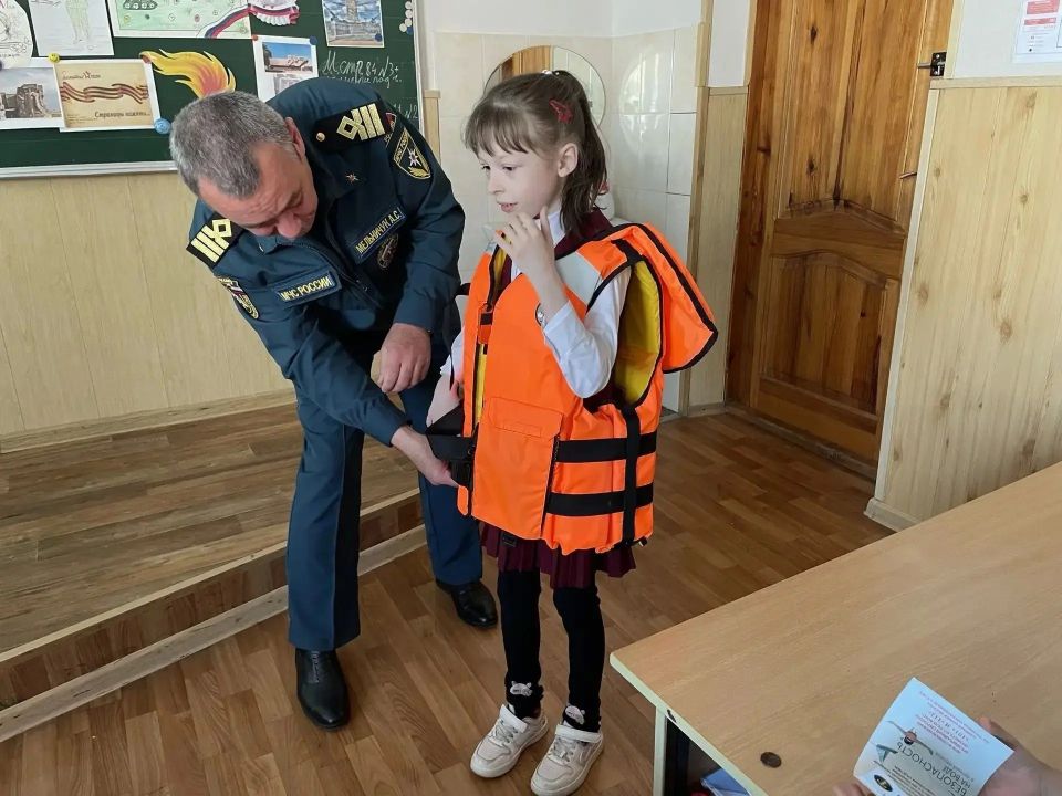 Открытые уроки по безопасности на водных объектах в школах Крыма Открытые уроки по безопасности на водных объектах в школах Крыма