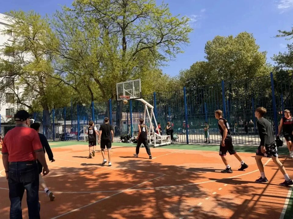 23 мая в Детском парке Симферополя прошли зрелищные соревнования по баскетболу 3х3 в рамках Спартакиады города, посвящённой Году дворового спорта 23 мая в Детском парке Симферополя прошли зрелищные соревнования по баскетболу 3х3 в рамках Спартакиады города, посвящённой Году дворового спорта