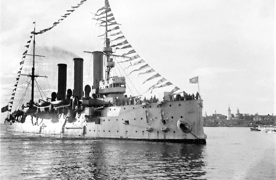 Эдуард Басурин: #ДЕНЬвИСТОРИИ. 24 мая 1900 года в Санкт-Петербурге на верфи Нового Адмиралтейства лично императором Николаем II был спущен на воду бронепалубный двухмачтовый крейсер «Аврора» – водоизмещением 6 731 тонна... Эдуард Басурин: #ДЕНЬвИСТОРИИ. 24 мая 1900 года в Санкт-Петербурге на верфи Нового Адмиралтейства лично императором Николаем II был спущен на воду бронепалубный двухмачтовый крейсер «Аврора» – водоизмещением 6 731 тонна...