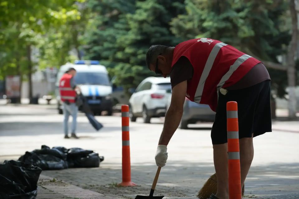 В Керчи ведется работа по устранению последствий сильных ливней, прошедших в городе на выходных В Керчи ведется работа по устранению последствий сильных ливней, прошедших в городе на выходных