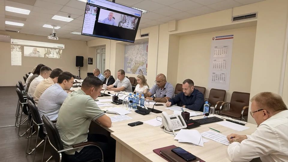 Эдуард Щёголев обсудил с подрядчиками сроки и проблемные вопросы очистных сооружений Эдуард Щёголев обсудил с подрядчиками сроки и проблемные вопросы очистных сооружений