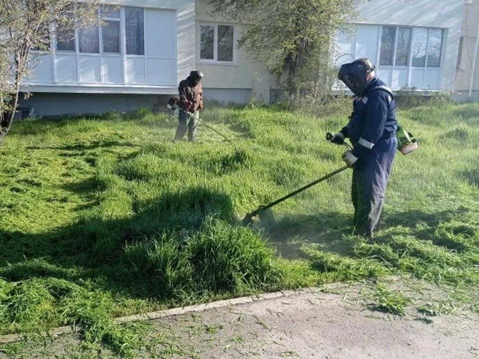 В Симферопольском районе продолжаются комплексные работы по покосу травы и благоустройству В Симферопольском районе продолжаются комплексные работы по покосу травы и благоустройству