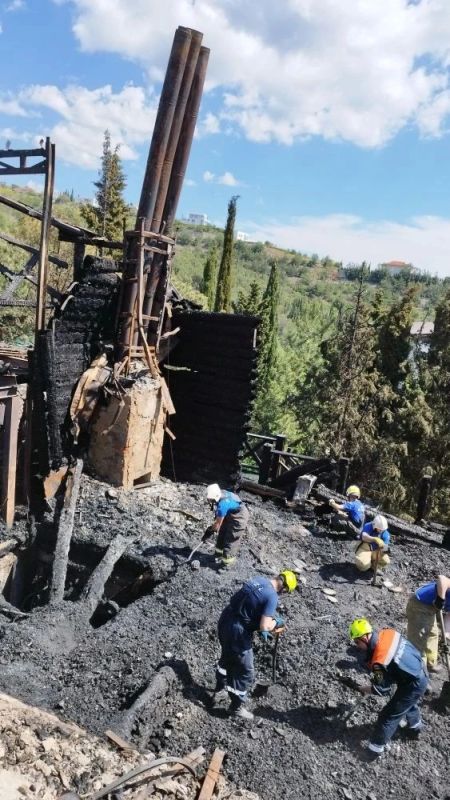 Крымские огнеборцы ликвидировали возгорание домовладения в Алуште Крымские огнеборцы ликвидировали возгорание домовладения в Алуште