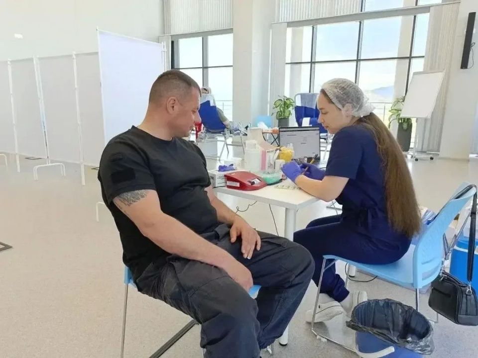 Сотрудники арт-кластера «Таврида.АРТ» присоединились к донорскому движению Крыма Сотрудники арт-кластера «Таврида.АРТ» присоединились к донорскому движению Крыма